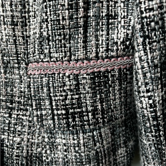 Sag Harbor Tweed Blazer grey/white/pink in size 12. Classic Capsule piece - Picture 10 of 10